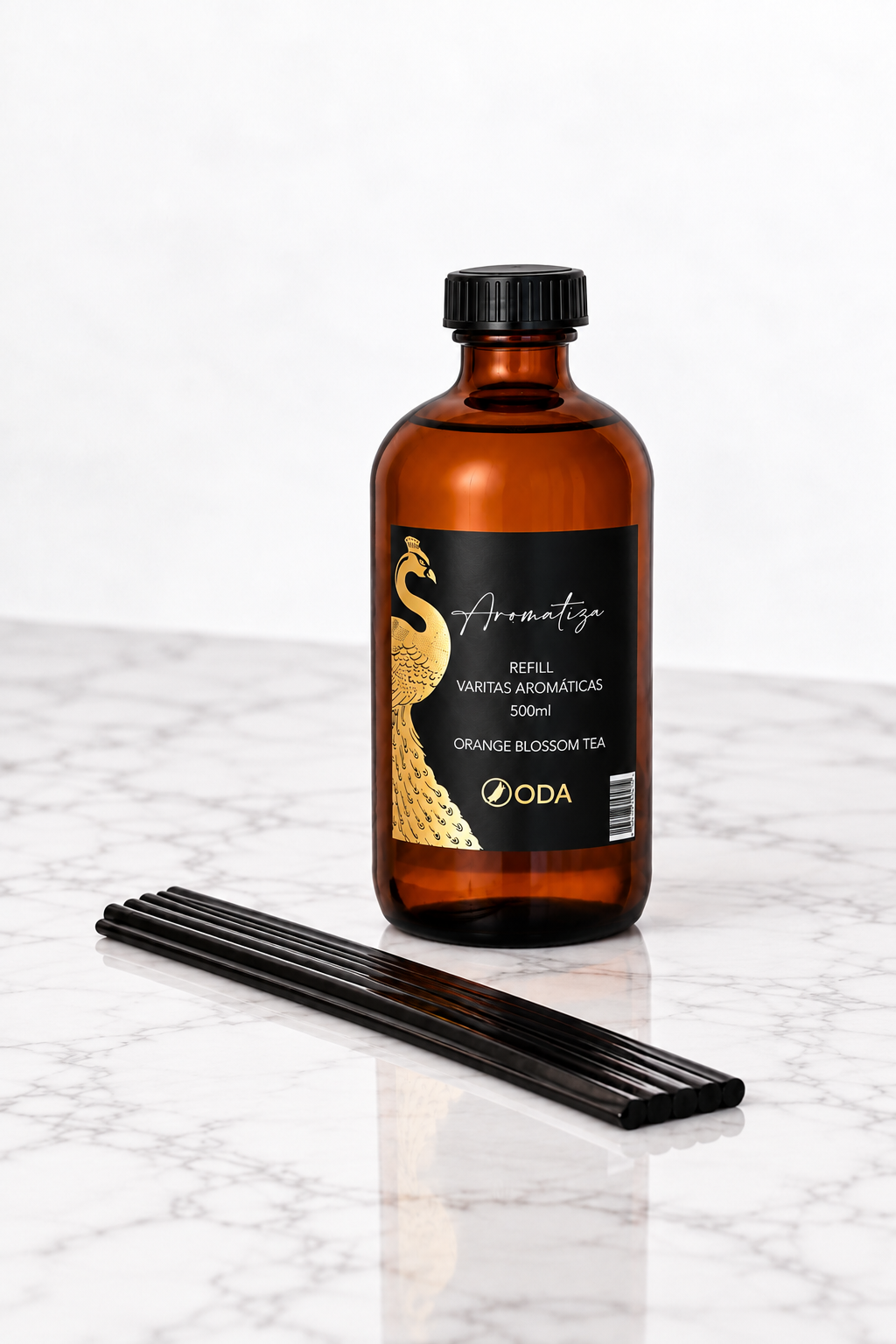 Refill Difusor Varitas Aromáticas Orange Blossom Tea 500ml ODA sobre mármol con varitas de fibra